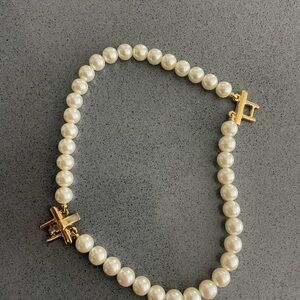 Elegant Pearl and Gold Women's Bracelet